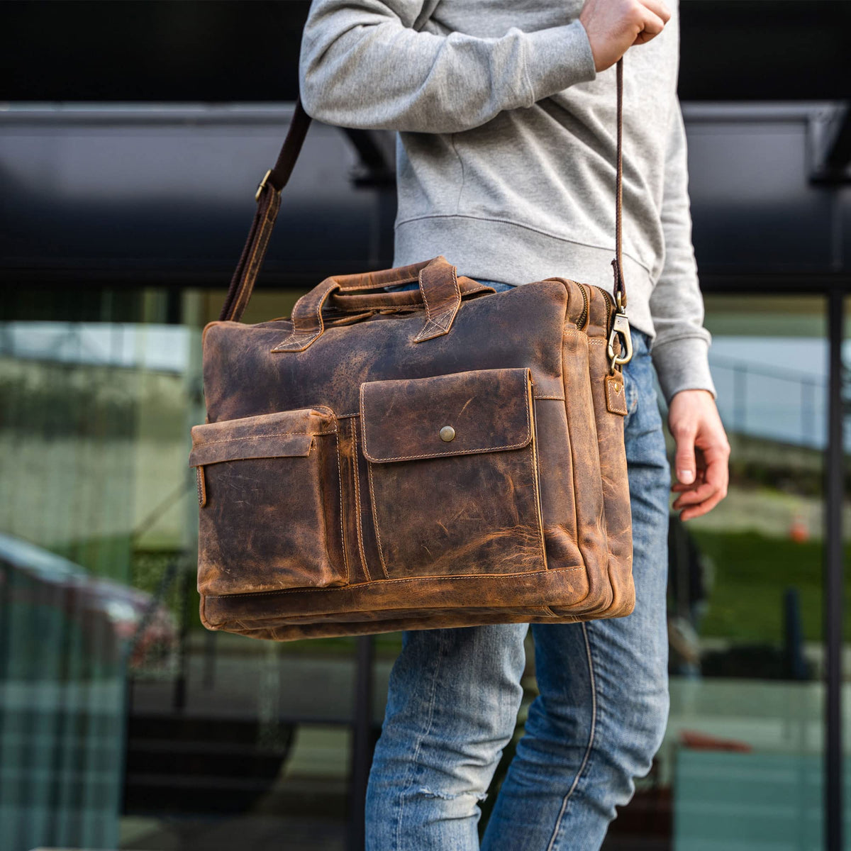 18 Inch Leather Laptop Messenger Bag S670478